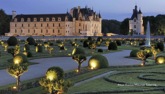 gardens of chenonceau palace at night loire